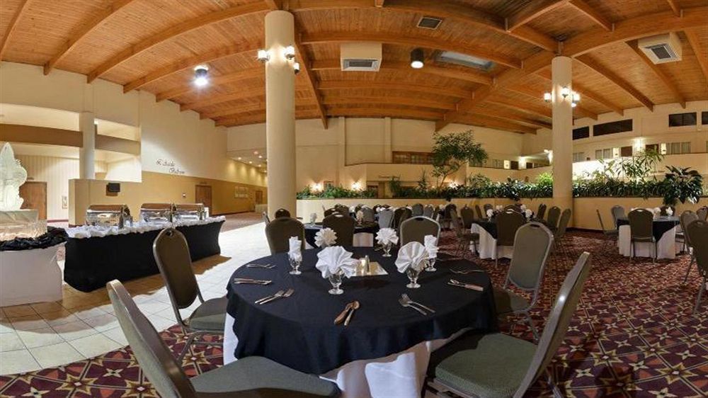 Ramada Inn Lafayette Conference Center Екстериор снимка