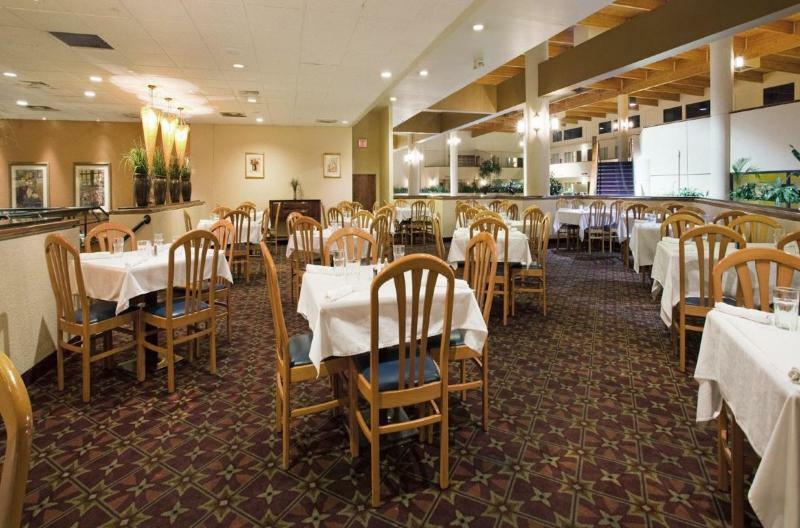 Ramada Inn Lafayette Conference Center Ресторант снимка